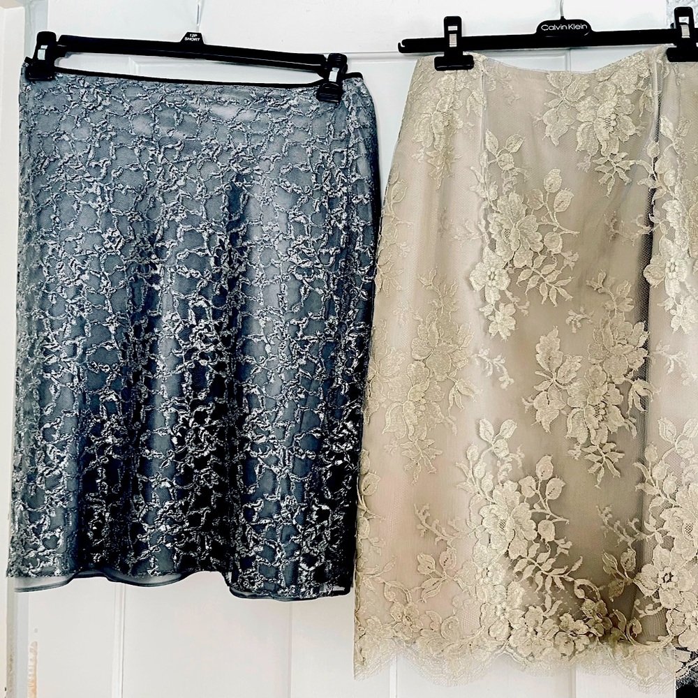 Anne Klein metallic gold elastic waist skirt. Small. 27”W x 25”L.